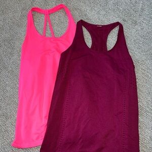 Set of 2 athletic tank tops